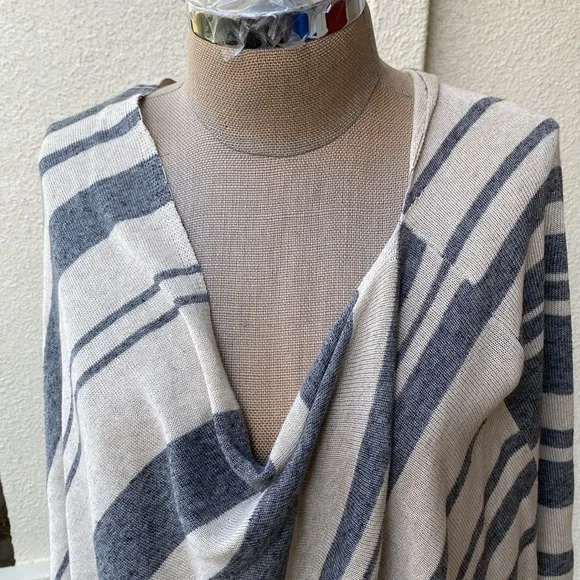 Michael Stars linen blend stunning poncho/cape w/fringes. From Saks. Worn once - Picture 5 of 11